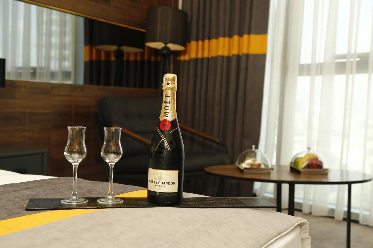Noax Hotel เมร์ซีน ภายนอก รูปภาพ