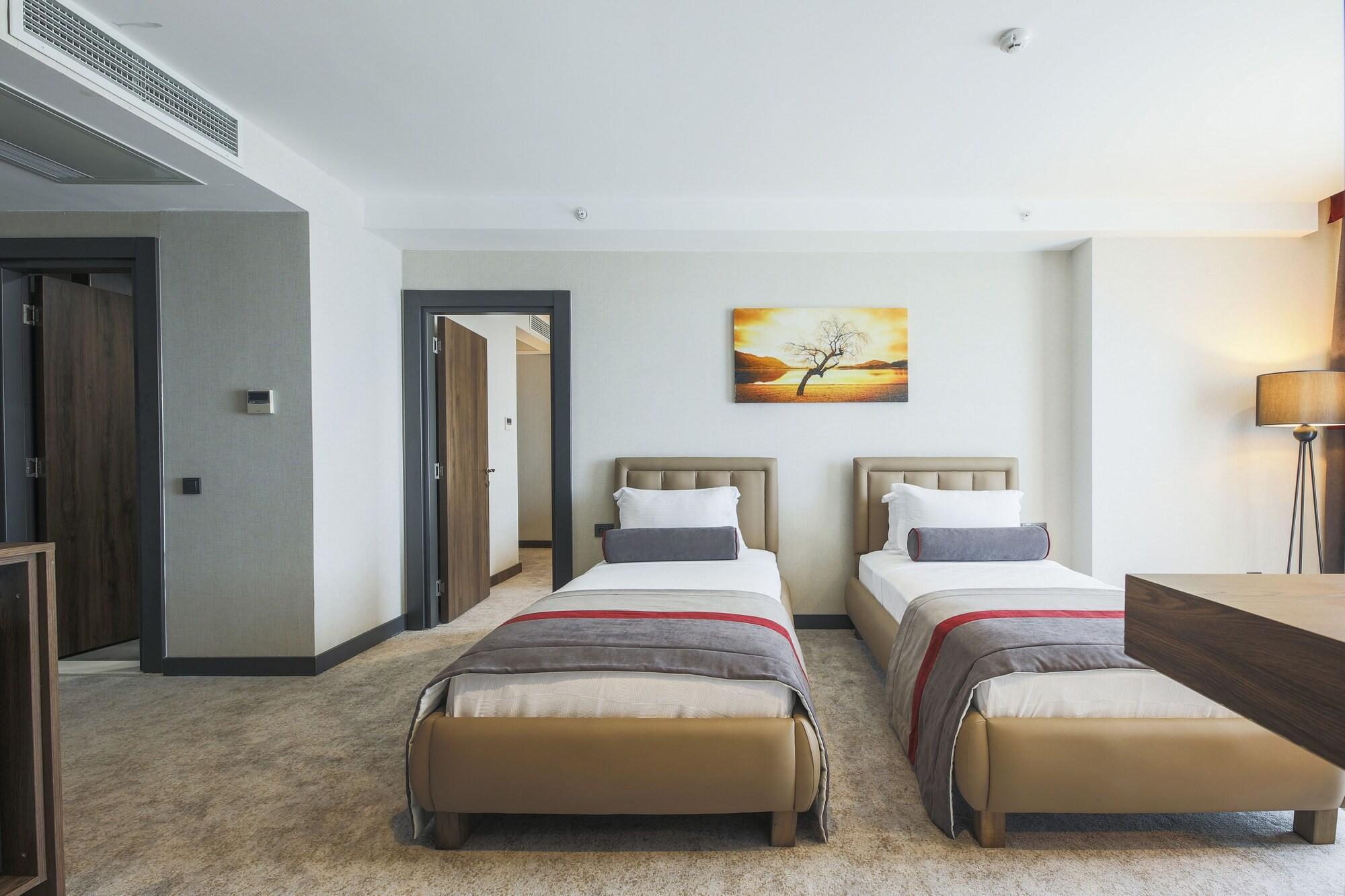 Noax Hotel เมร์ซีน ภายนอก รูปภาพ