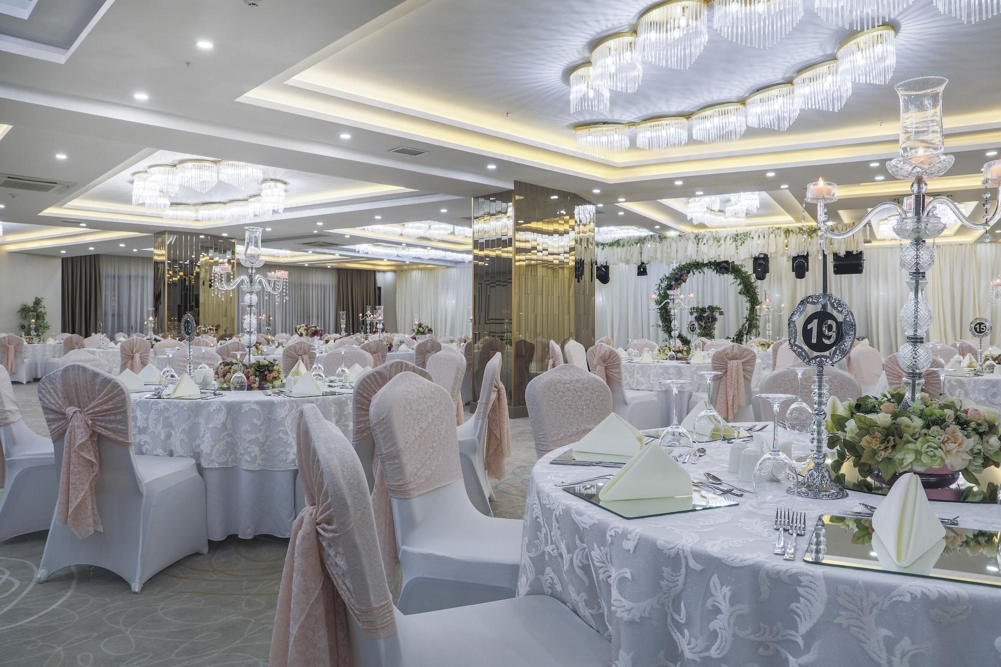 Noax Hotel เมร์ซีน ภายนอก รูปภาพ