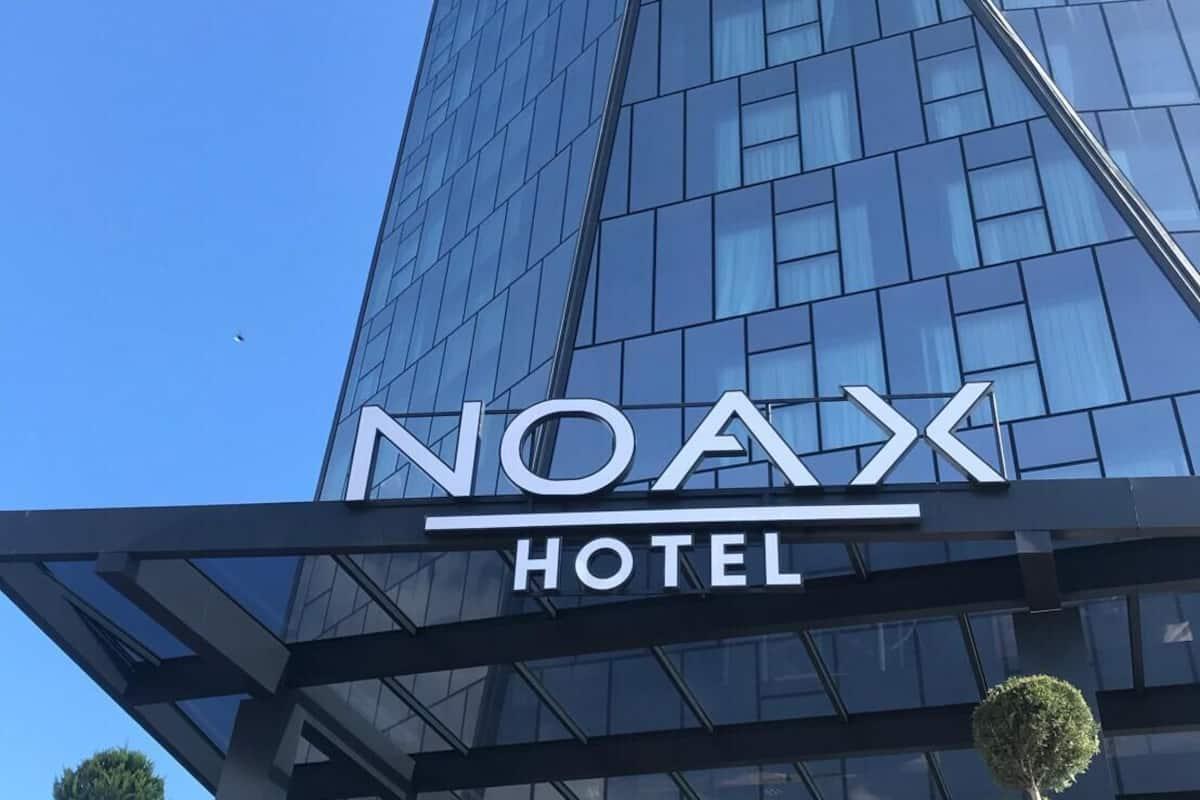 Noax Hotel เมร์ซีน ภายนอก รูปภาพ